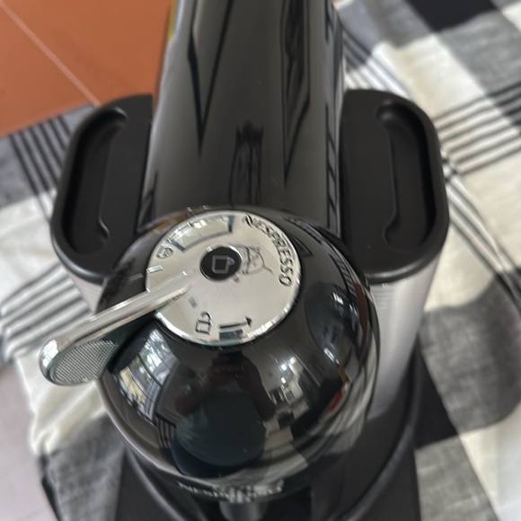 Nespresso’s espressos maker.  Like new condition.  Just descaled works great. - Picture 6 of 7
